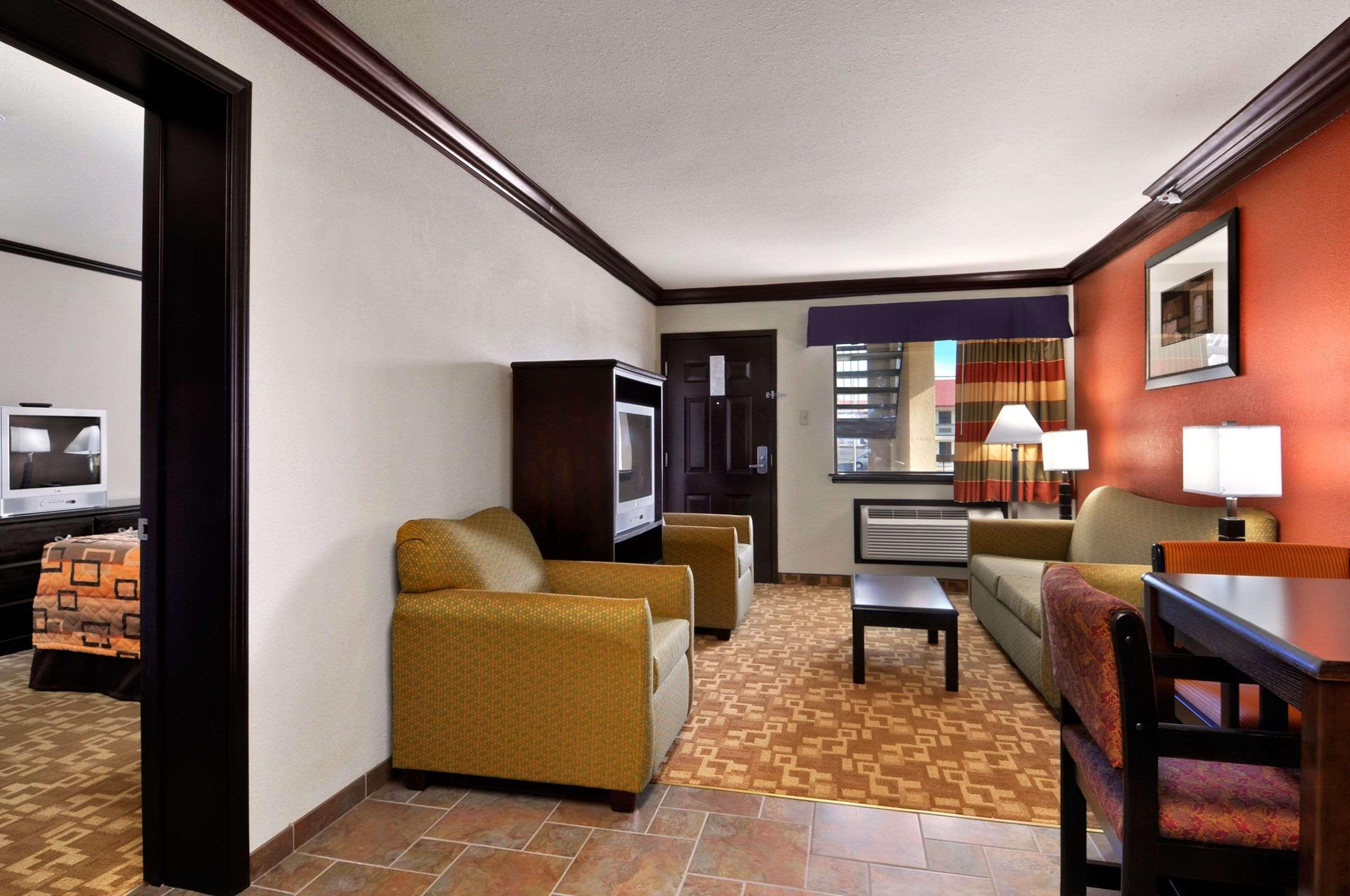 Days Inn By Wyndham Oklahoma City/Moore Exterior photo